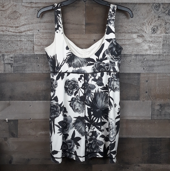 Lululemon Aria Tank ll - Picture 4 of 10